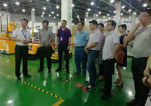 中国工程院智能制造专题调研组莅临厚达智能考察调研